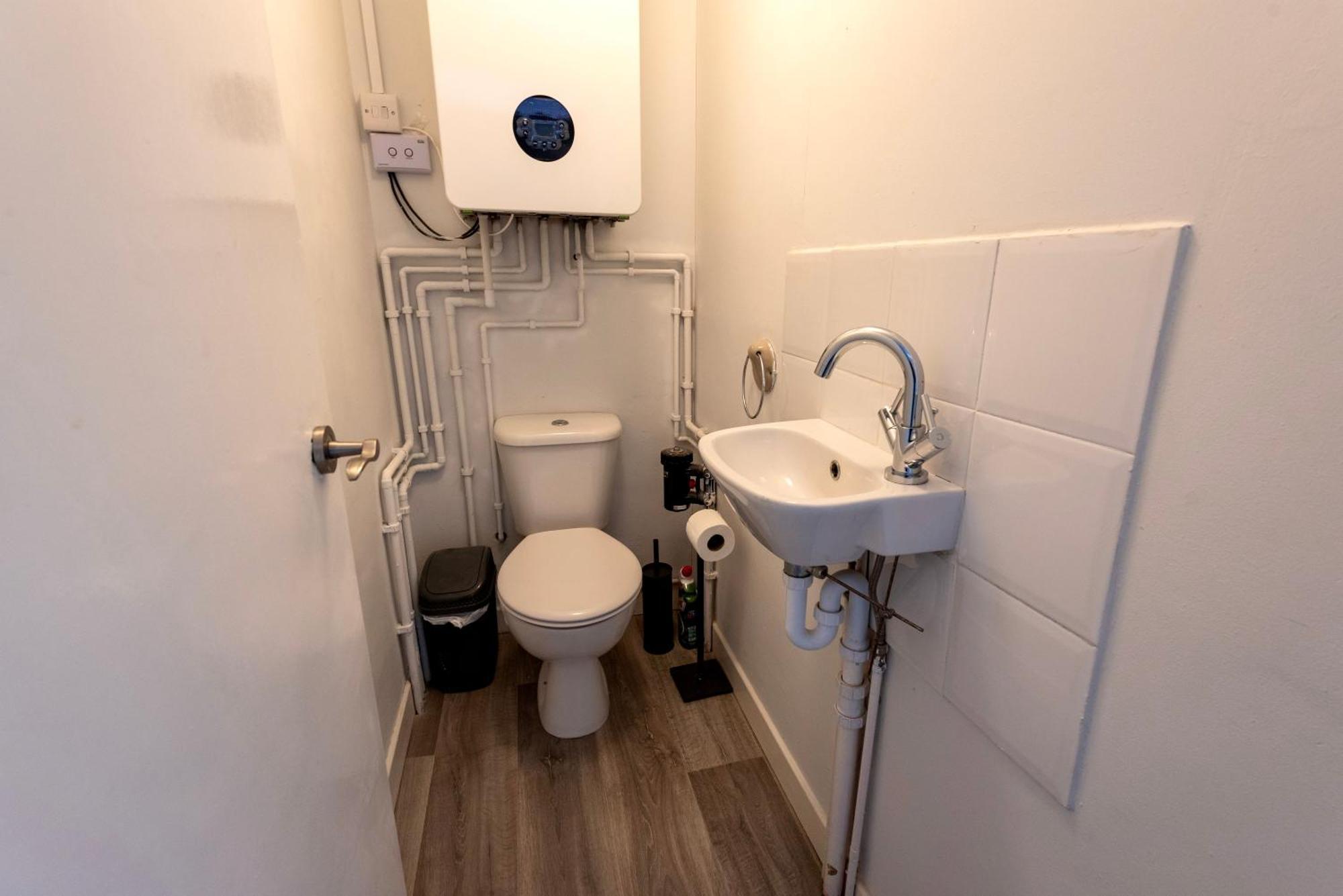 Single Room In Brand New 5 Bedroom Home BW Room 2 Solihull Exterior photo