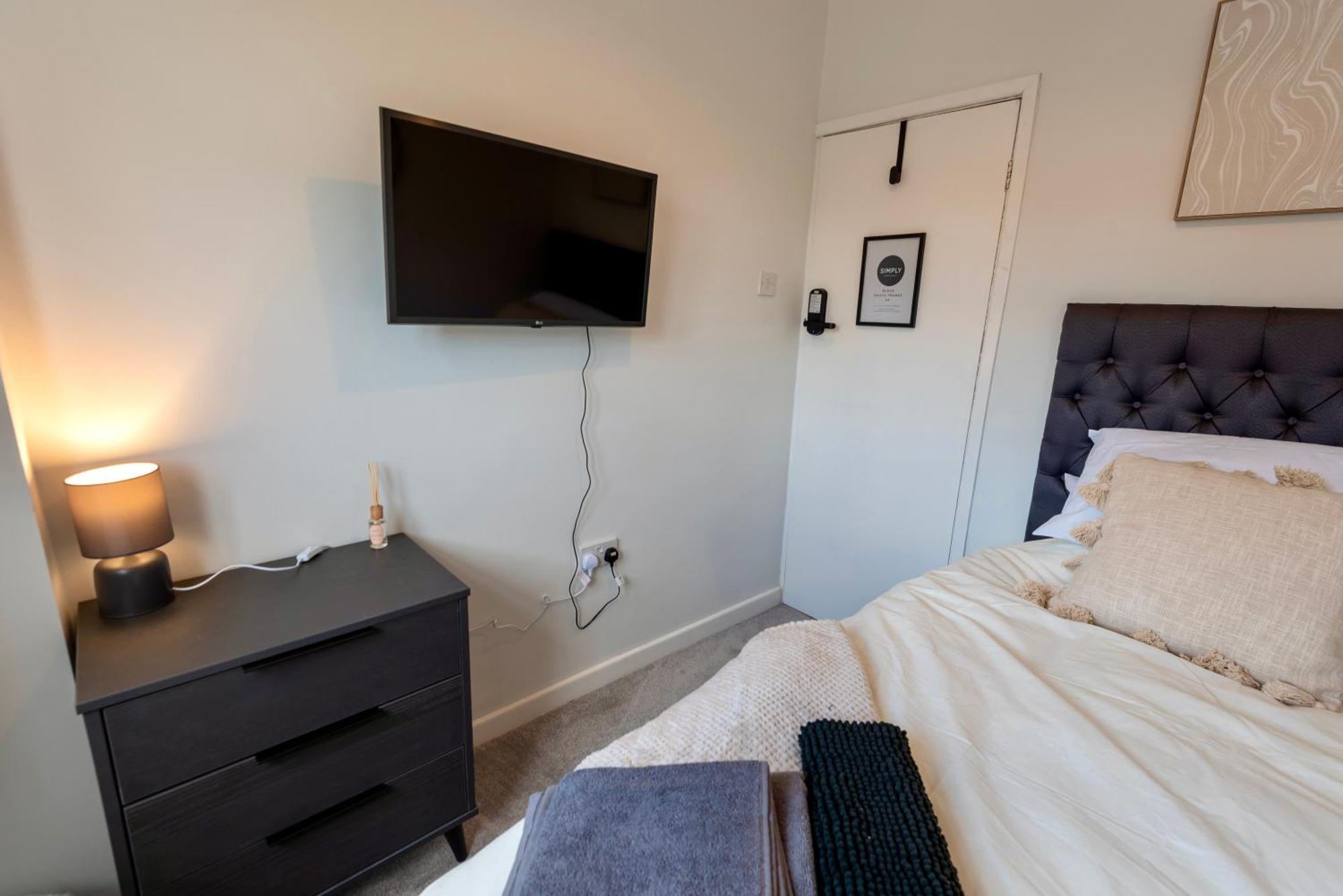 Single Room In Brand New 5 Bedroom Home BW Room 2 Solihull Exterior photo