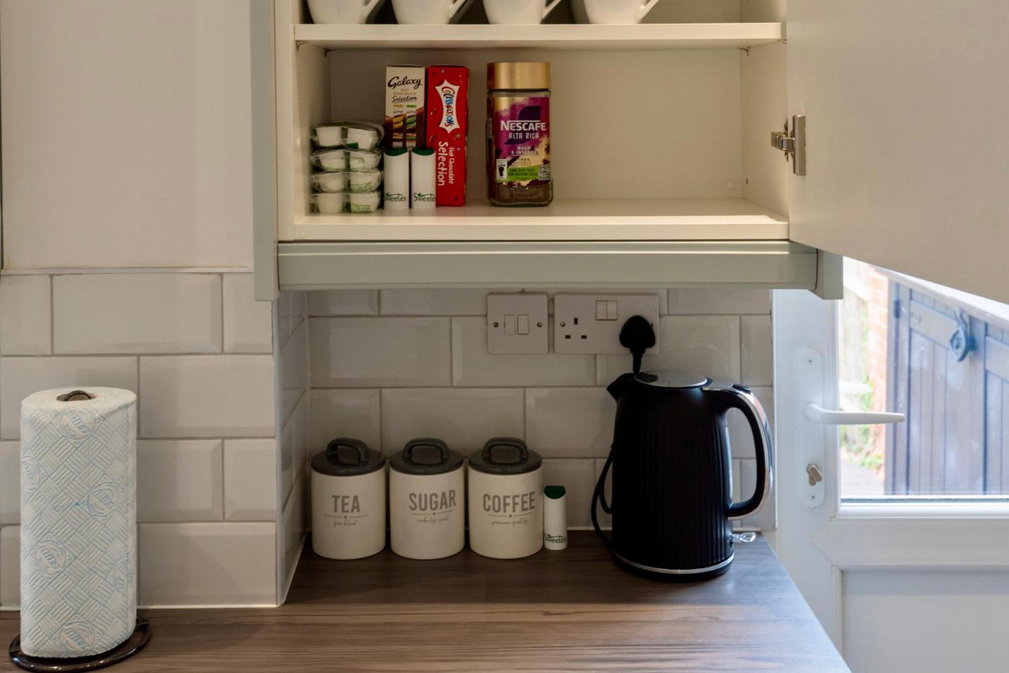 Single Room In Brand New 5 Bedroom Home BW Room 2 Solihull Exterior photo